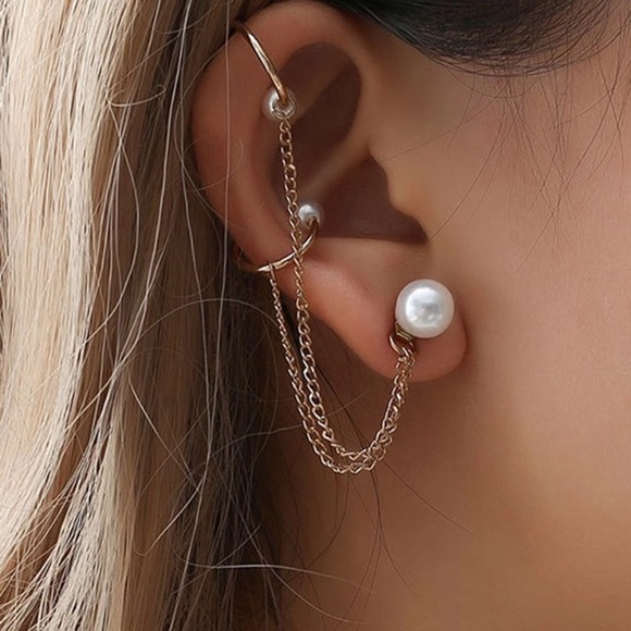 Jewelry - Last one! Super cute faux pearl cuff earring